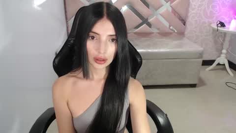 CINTIA ARAUJO online show from 3, 10, 2025