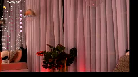 Snapshot of cynthiawest chatting on 26, 9, 2025 Ivy online show from 26, 9, 2025