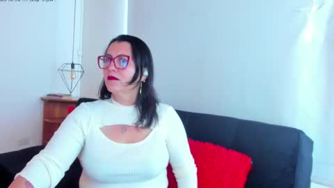 Mia  online show from 18, 10, 2025