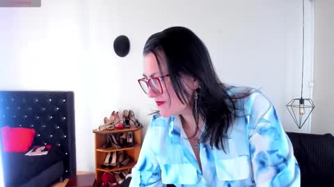 Mia  online show from 27, 10, 2025