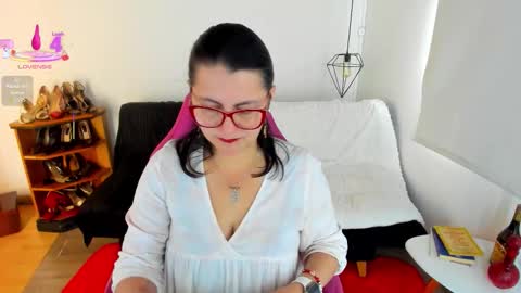 Mia  online show from 28, 10, 2025