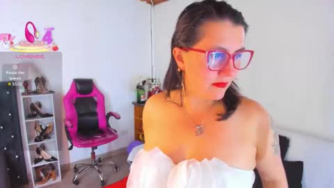 Mia  online show from 15, 11, 2025