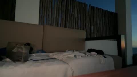 Jewbb online show from 10, 4, 2026