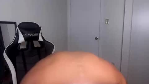 Snapshot of daddyfit95 chatting on 7, 6, 2026 daddyfit95 online show from 7, 6, 2026