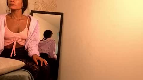 daffnelewis online show from 1, 12, 2025