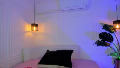 dafne_hillss online show from 18, 4, 2026