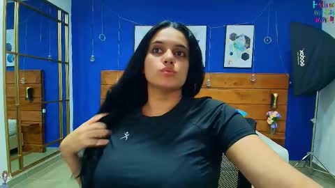  Dahiana  online show from 22, 11, 2025