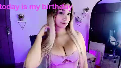 Snapshot of dahnia_cruz chatting on 7, 7, 2026 dahnia_cruz online show from 7, 7, 2026