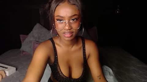 Snapshot of dahyan_ chatting on 15, 11, 2025 DAHYAN online show from 15, 11, 2025