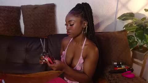 Snapshot of dahyan_ chatting on 19, 12, 2025 DAHYAN online show from 19, 12, 2025