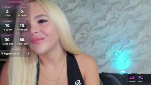 Snapshot of daisy_abby03 chatting on 9, 10, 2025 DaIsy Abby online show from 9, 10, 2025