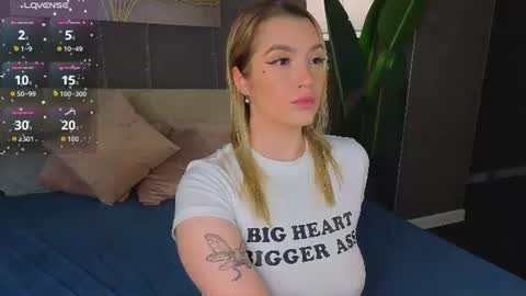 Snapshot of daisy_beckerr chatting on 10, 7, 2026 Viickie online show from 10, 7, 2026