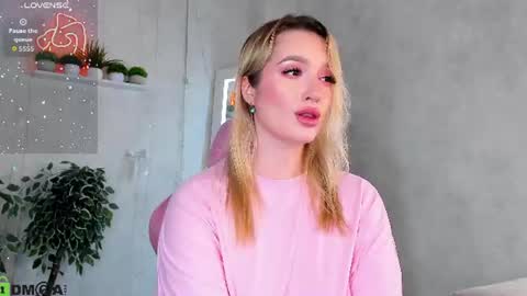Snapshot of daisy_beckerr chatting on 31, 7, 2026 Viickie online show from 31, 7, 2026