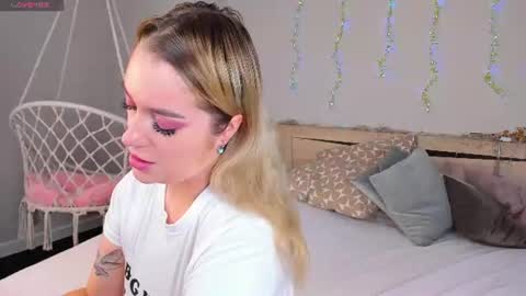 Snapshot of daisy_beckerr chatting on 3, 8, 2026 Viickie online show from 3, 8, 2026