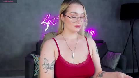 Snapshot of daisy_beckerr chatting on 4, 8, 2026 Viickie online show from 4, 8, 2026
