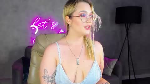 Snapshot of daisy_beckerr chatting on 5, 8, 2026 Viickie online show from 5, 8, 2026