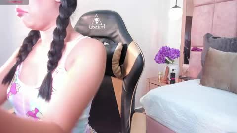 Daisy Bloom online show from 5, 6, 2026