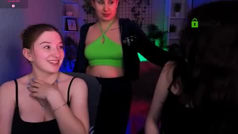 Snapshot of daisy_candy chatting on 17, 6, 2026 Little Di online show from 17, 6, 2026
