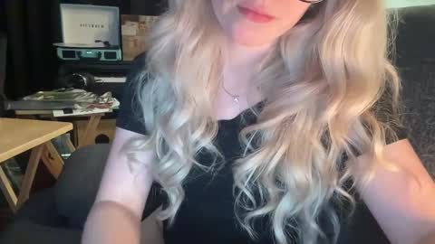 DaisyDivine online show from 29, 9, 2025