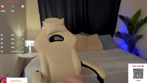 dakottaa__ online show from 22, 12, 2024