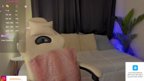 dakottaa__ online show from 4, 3, 2025