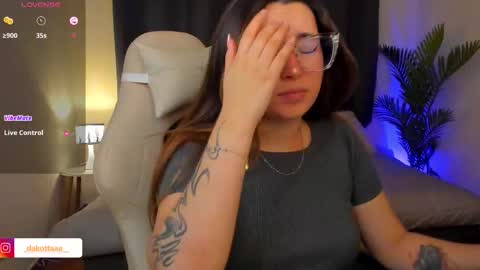 dakottaa__ online show from 15, 12, 2025