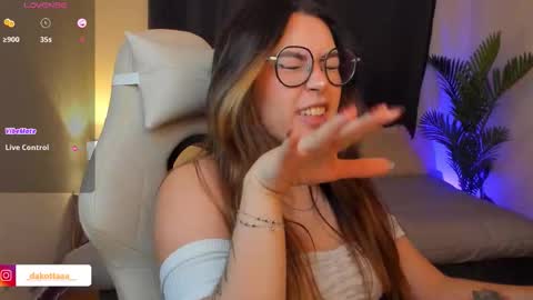 dakottaa__ online show from 3, 2, 2026