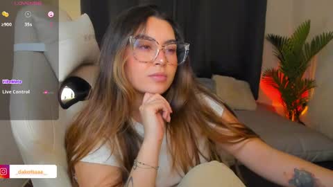 dakottaa__ online show from 16, 4, 2026