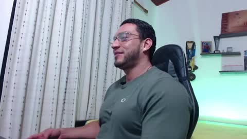 Snapshot of damiannstonexxx chatting on 25, 5, 2026 Danny online show from 25, 5, 2026