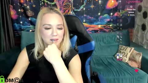 dances_queen online show from 12, 1, 2026