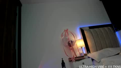  independent model   online show from 20, 10, 2025