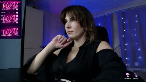 Daniela Cooper online show from 19, 10, 2025