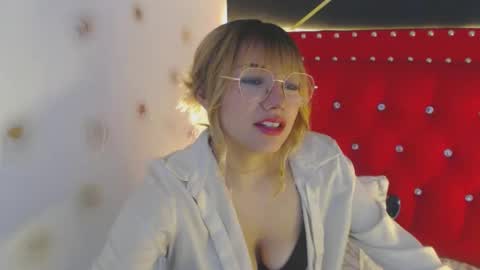danielawidx online show from 15, 4, 2026