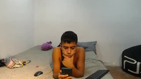 Snapshot of danielitopapii chatting on 5, 2, 2025 danielitopapii online show from 5, 2, 2025