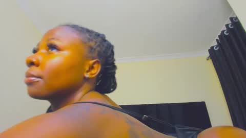 Snapshot of danielle_rock chatting on 10, 10, 2025 danielle_rock online show from 10, 10, 2025