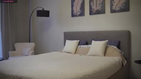 Snapshot of danielle_thomas chatting on 18, 9, 2025 Danielle online show from 18, 9, 2025