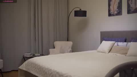 Snapshot of danielle_thomas chatting on 20, 9, 2025 Danielle online show from 20, 9, 2025