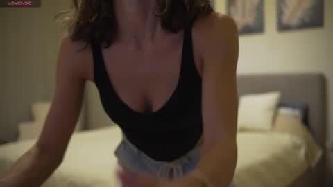 Snapshot of danielle_thomas chatting on 21, 9, 2025 Danielle online show from 21, 9, 2025