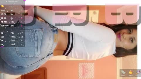 Snapshot of daniiella_cute chatting on 21, 10, 2025 DaNii online show from 21, 10, 2025