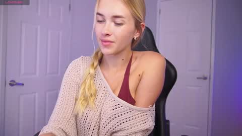 Hi my name is Anna. Please say hello I like to chat with you. If u have request use Tip option .Thank you online show from 28, 1, 2025