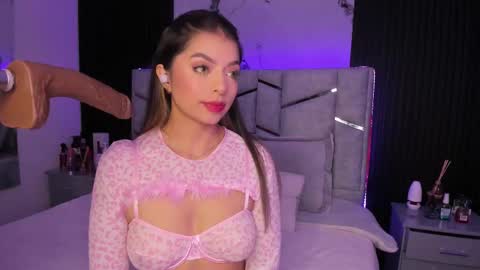 Dani Phonenix online show from 3, 3, 2025