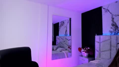 Dani Phonenix online show from 10, 10, 2025