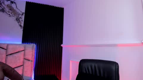 Dani Phonenix online show from 24, 10, 2025