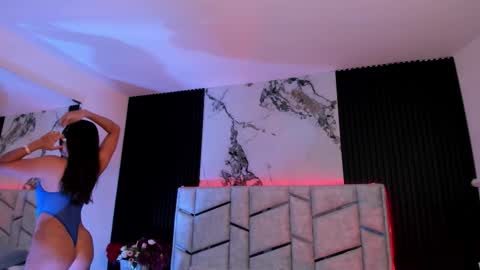 Dani Phonenix online show from 25, 10, 2025