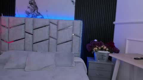 Dani Phonenix online show from 20, 11, 2025