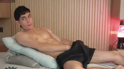 Snapshot of danmaxwell_ chatting on 7, 7, 2026 Dan maxwell online show from 7, 7, 2026
