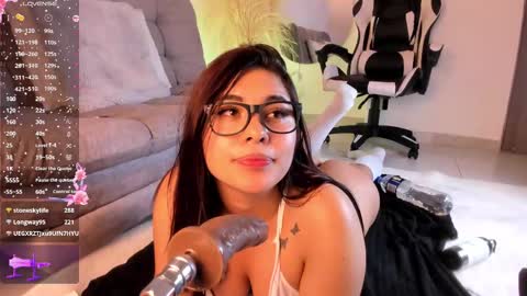 Snapshot of danna_adams1 chatting on 11, 3, 2025 danna_adams1 online show from 11, 3, 2025