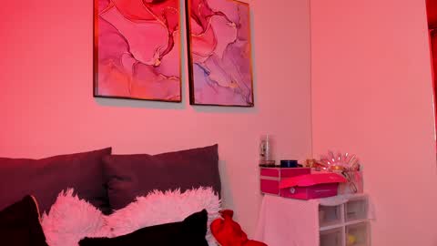 Danna Lovs online show from 7, 1, 2025