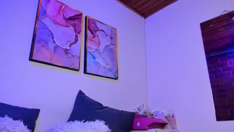 Danna Lovs online show from 13, 1, 2025