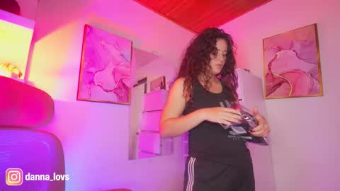 Danna Lovs online show from 7, 11, 2025